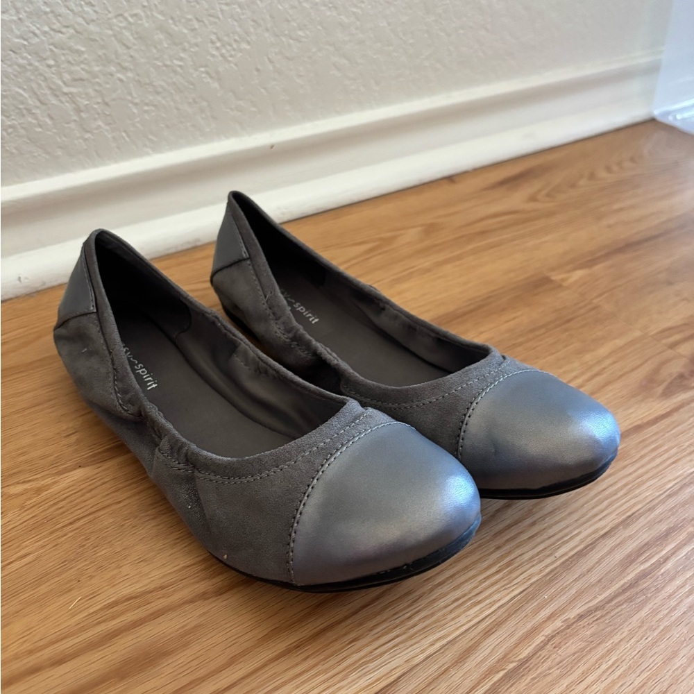 Easy Spirit Gessica Flats in Dark Gray